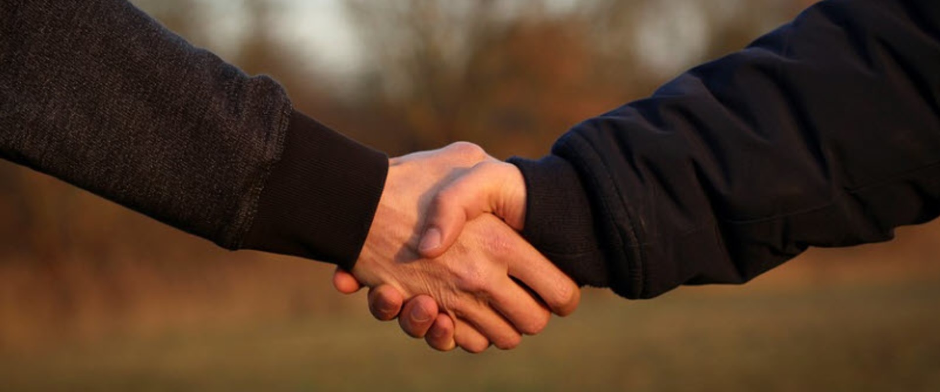 Understanding the Pros and Cons of Senior Online Dating Sites