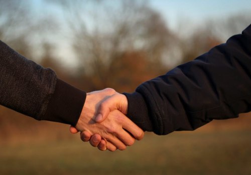 Understanding the Pros and Cons of Senior Online Dating Sites